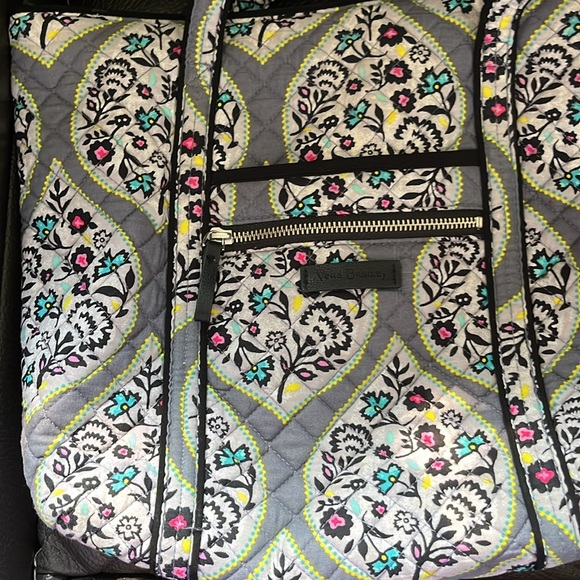 Vera Bradley small vera tote style floral handbag - Picture 9 of 9